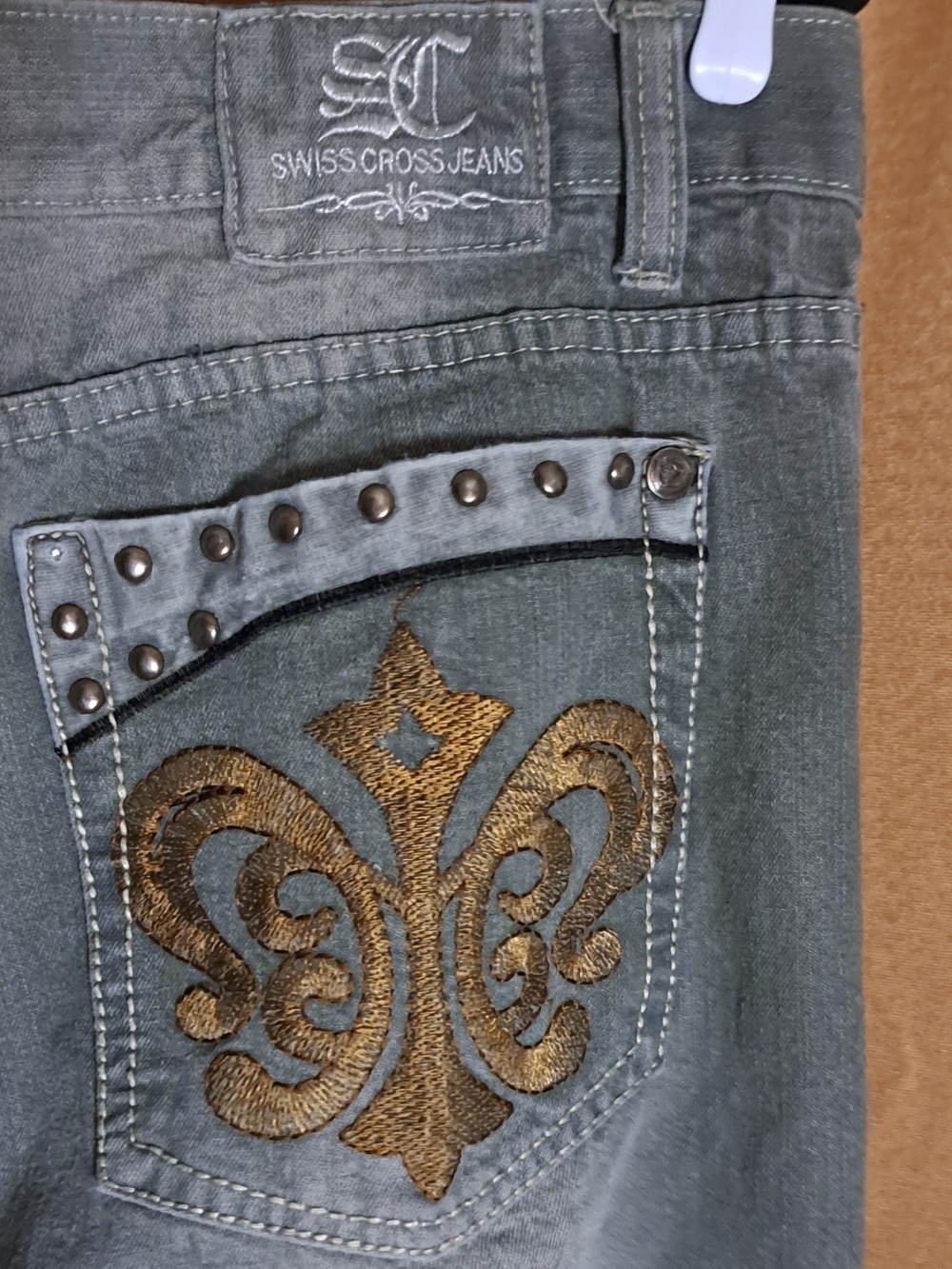 Women's Gray Embroidered Pocket Jeans
